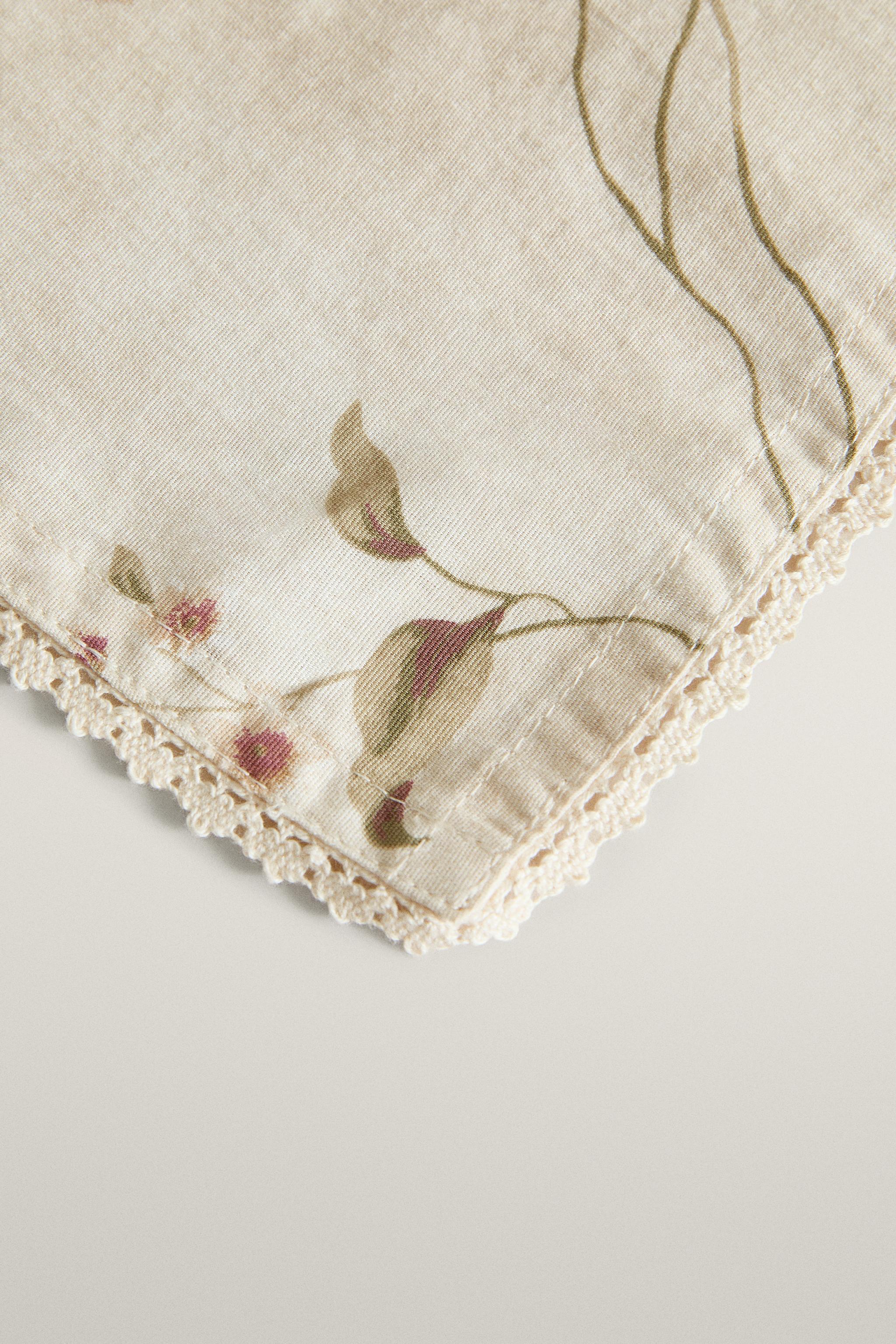 NAPPE IMPRIMÉE FLORALE DENTELLE